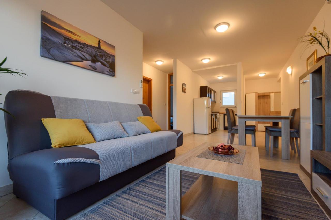 Apartman Karmela 扎达尔 外观 照片